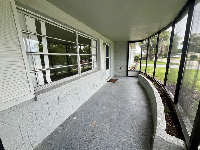 5121 Dove Dr
