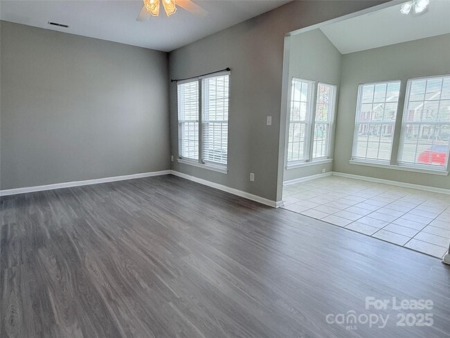 Photo - 4917 Sunburst Ln