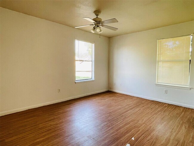 Photo - 7402 Geneva Dr