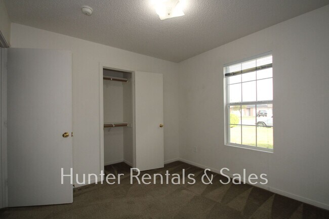4612 Hank Dr