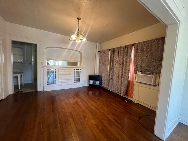 1515-1521 N. Vanness Ave