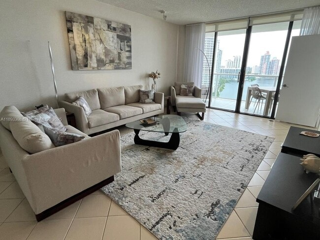 Photo - 4000 Island Blvd Unidad 1905