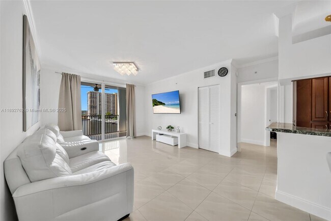 Photo - 17150 N Bay Rd Unidad 2705
