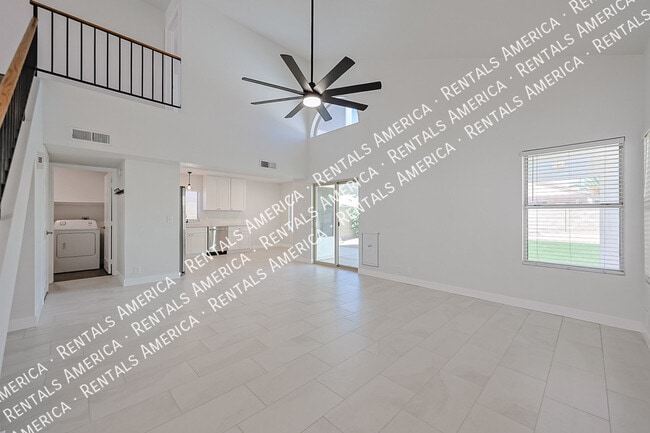 4018 W Camino Vivaz