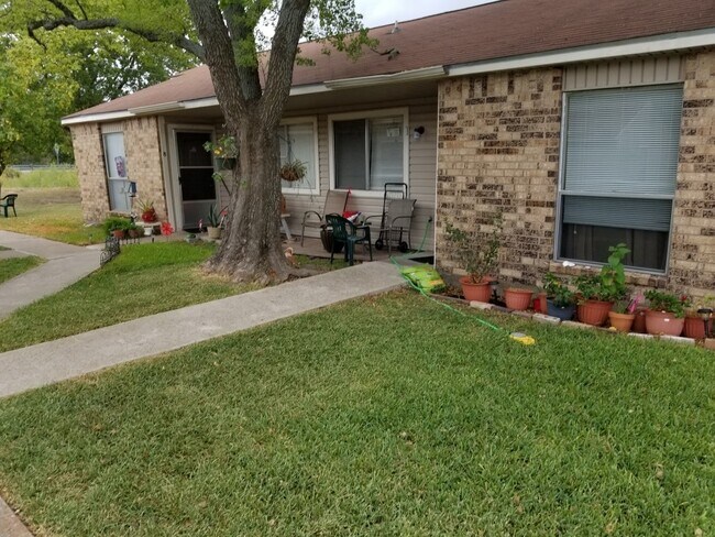 Building Photo - 400 W Mesquite Rental