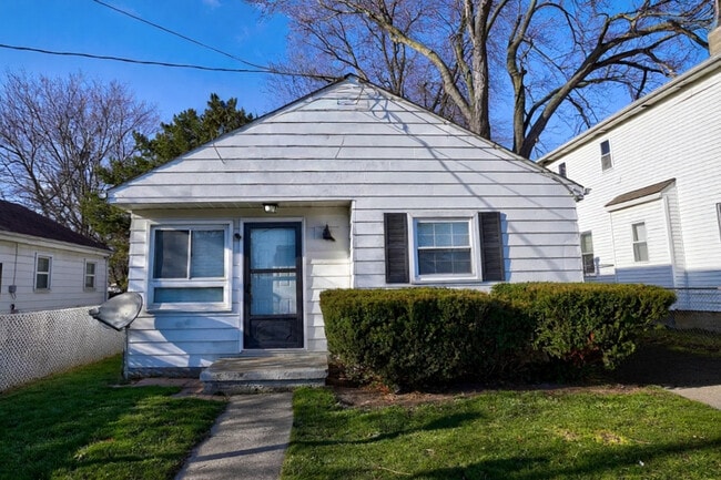 Building Photo - Cozy 2BR Home in Flint with Central AC, Washer/Dryer & Pet-Friendly for Only $800/Month!
