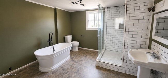 Photo - 208 Morris St