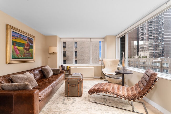 Photo - 322 W 57th St