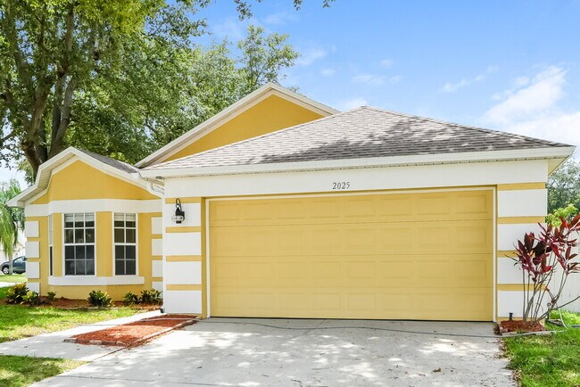 Photo - 2025 White Eagle St