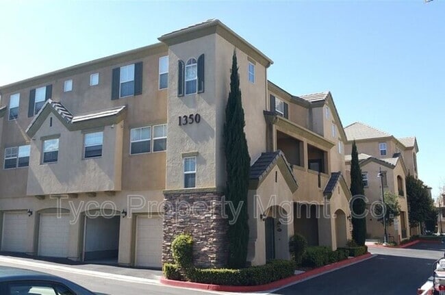 Building Photo - 1350 La Rochelle Ave Rental