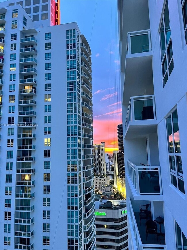 Building Photo - 950 Brickell Bay Dr Unit 3009 Rental