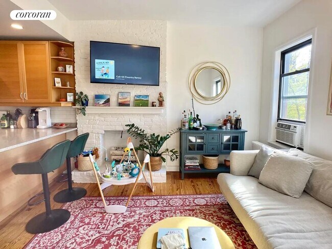 Photo - 349 Warren St