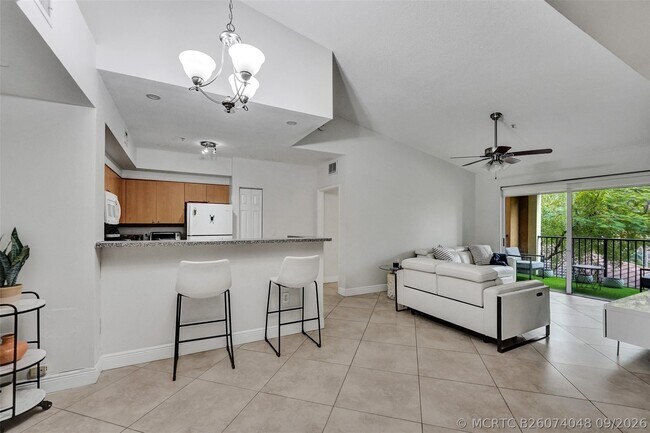 Building Photo - 7940 N Nob Hill Rd Unit 304
