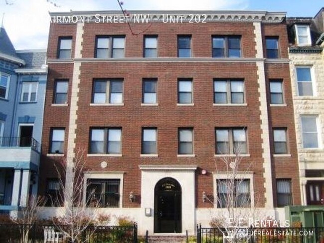 Sleek and Updated Studio Apartment W/Full ... - Sleek and Updated Studio Apartment W/Full ... Unit 202