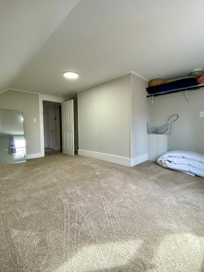Available bedroom 2