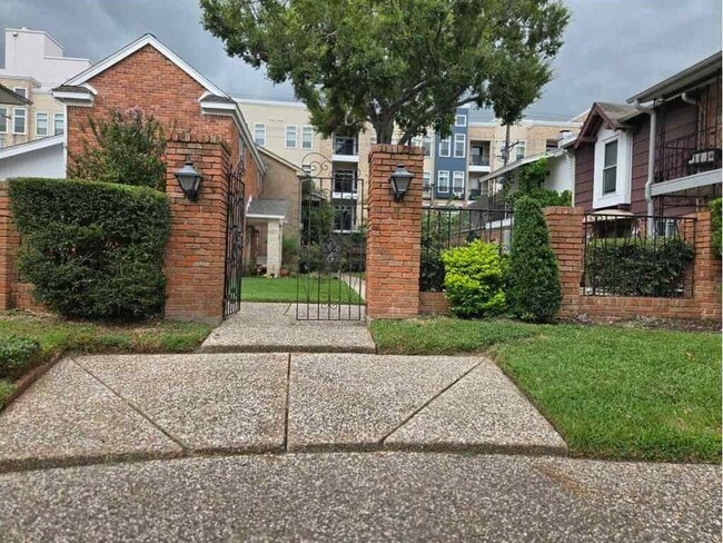 Photo - 1779 Saxony Ln
