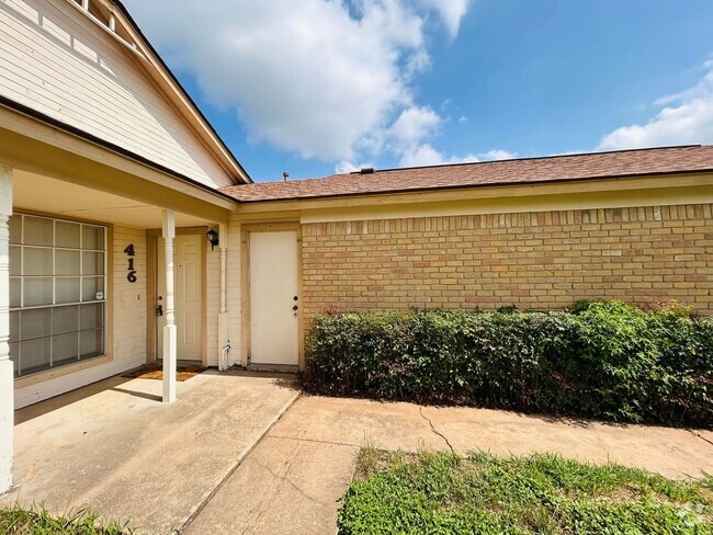Building Photo - 416 Greenlawn Blvd Unit 1 Rental