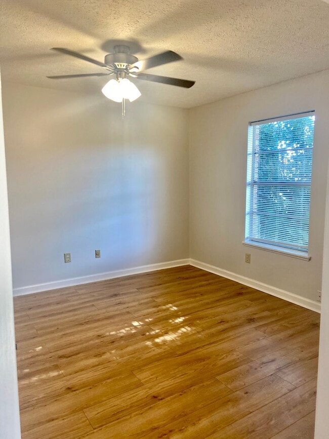 Photo - 2 bed 1 bath town home. Lynn haven.
