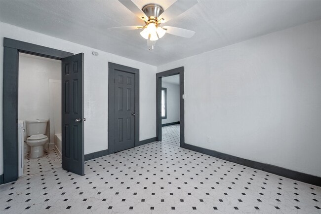 Photo - 2528 Campbell St