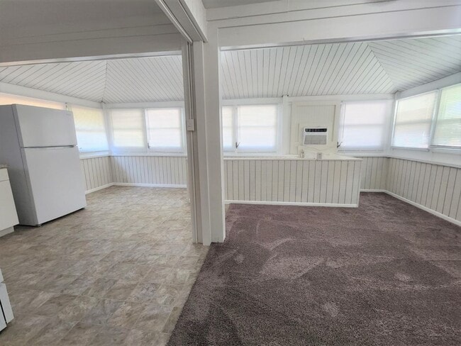 Photo - P204 - #4C Holiday Inn Unit P204 - #4C Holiday Inn - 5444 1/2 30th Ave S