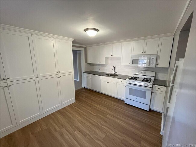 Photo - 331 Naubuc Ave Unit 331-B