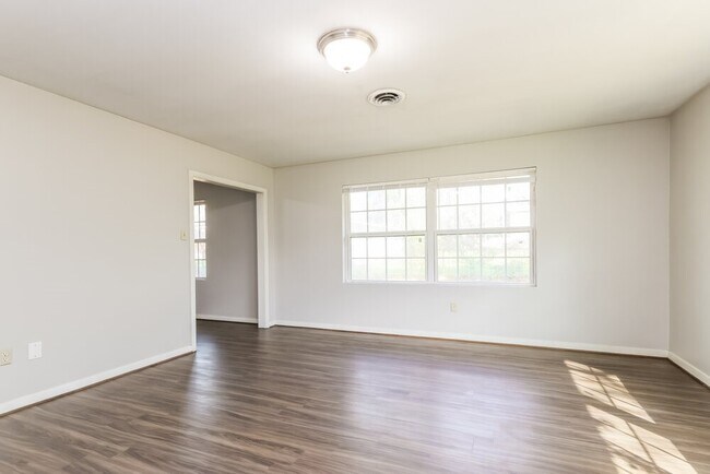 Photo - 608 Hilliard St