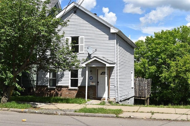 Building Photo - 158 Oak St Rental