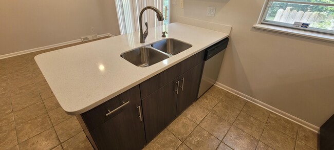 Photo - 405 Brewer Dr