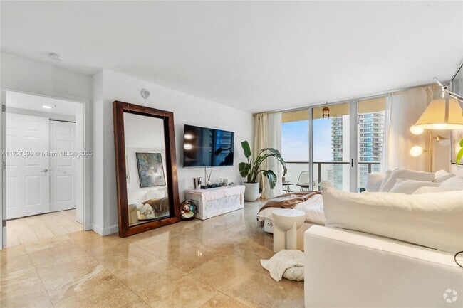 Building Photo - 1155 Brickell Bay Dr Unit 1903 Rental