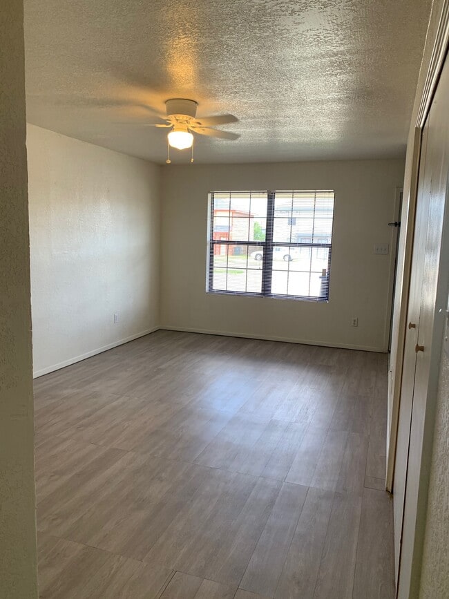 Photo - 1110 Leslie Cir Unidad B