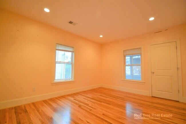 Photo - 25 Lothrop St Unit 2