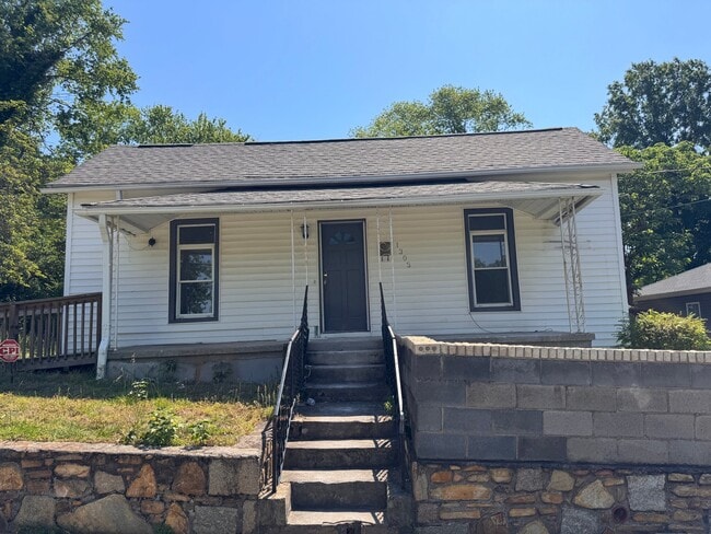 Building Photo - 1303 N Jackson Ave