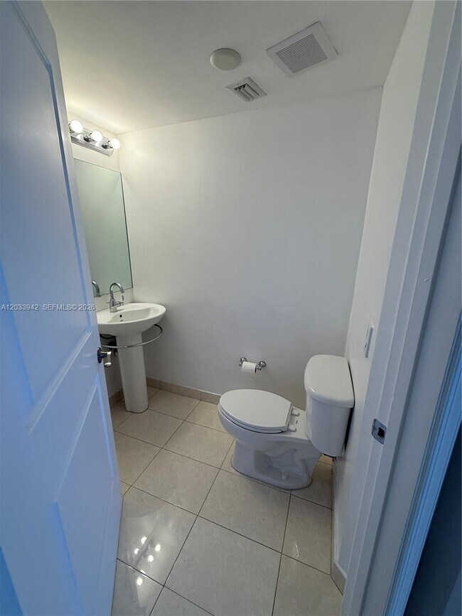 Photo - 480 NE 30th St Unit 1504
