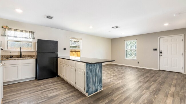 Photo - 225 Virginia St