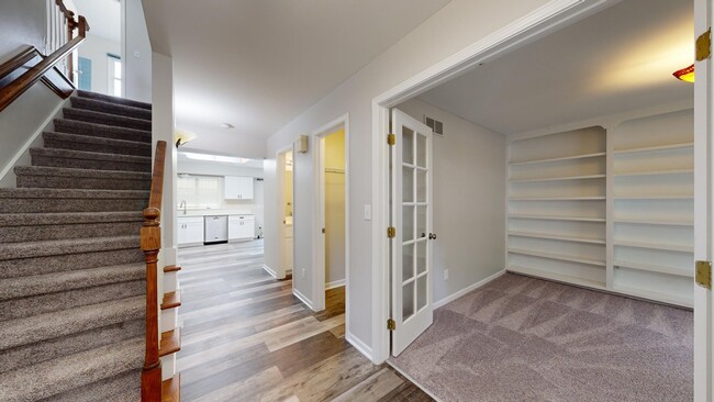 Photo - 2425 Foxway Dr