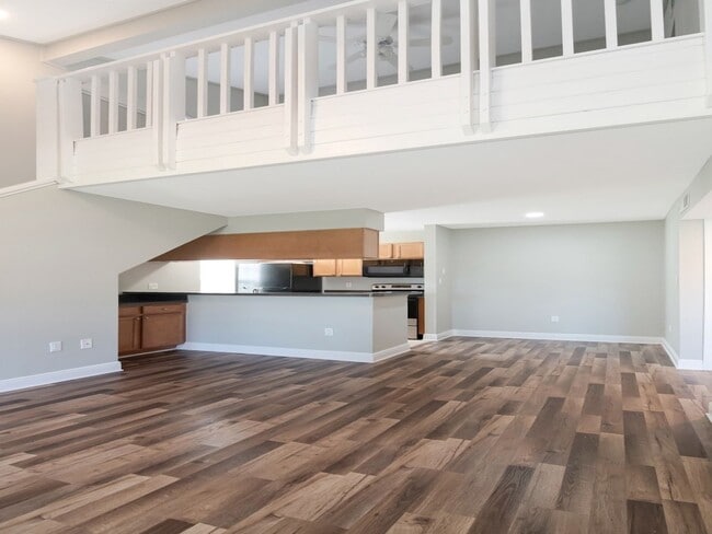 Photo - 305 Lake Parsons Green