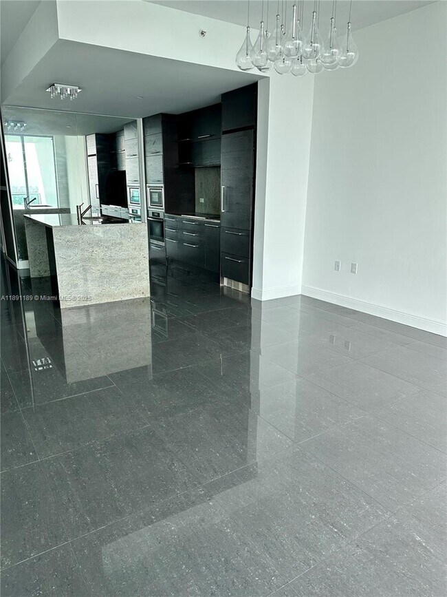 Photo - 900 Biscayne Blvd Unidad 2005