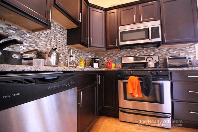 Photo - 15 Sparhawk St Apartments Unit 1