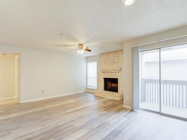 Building Photo - 1900 Bay Area Blvd Unit True