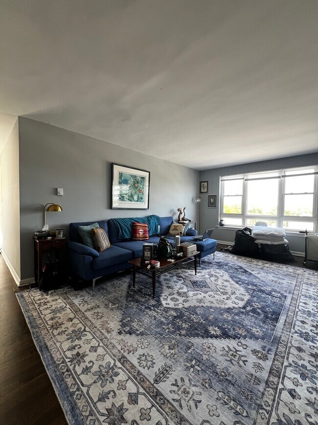 Photo - 5335 N California Ave Unit 504