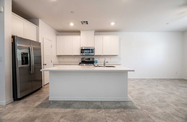 Photo - STUNNING BRAND NEW 3 BEDROOM TOWNHOUSE!