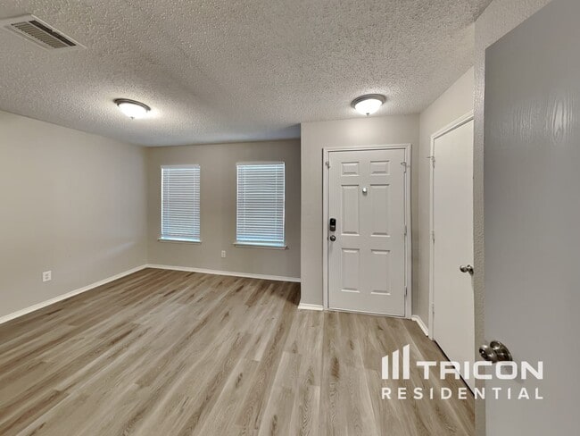 Photo - 211 Meagan St