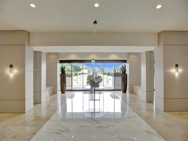 Photo - 1000 W Island Blvd