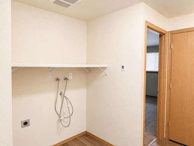 Photo - 60 E Hemlock Ct