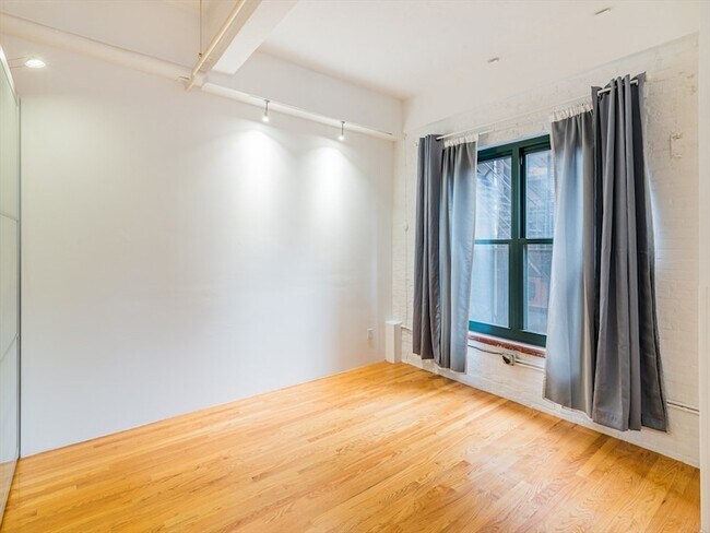 42 Chauncy St Unit 5D