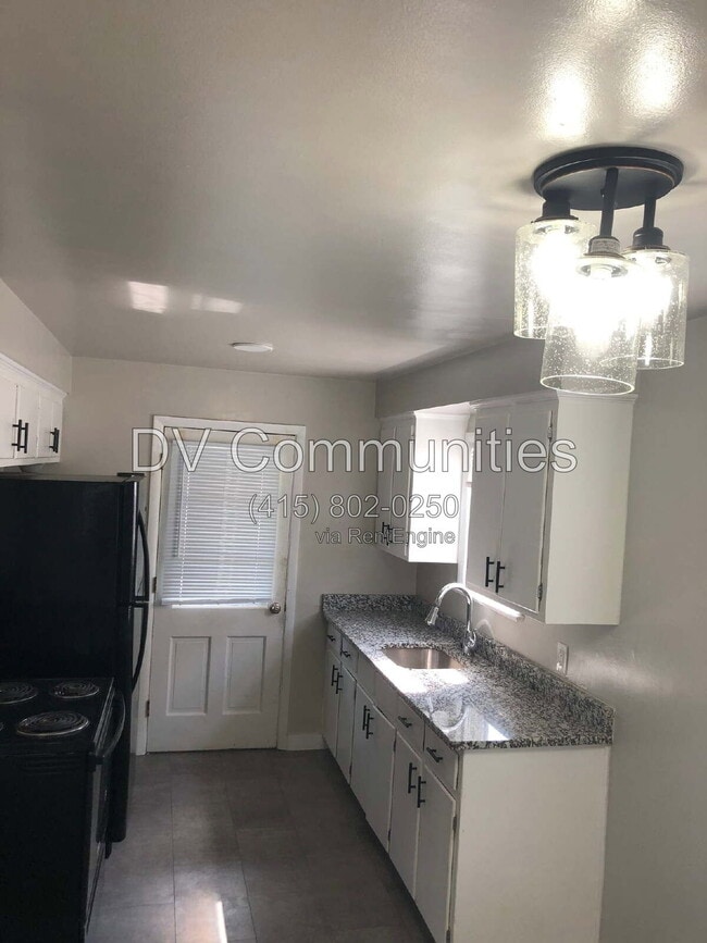 Photo - 13300 Oakview Blvd