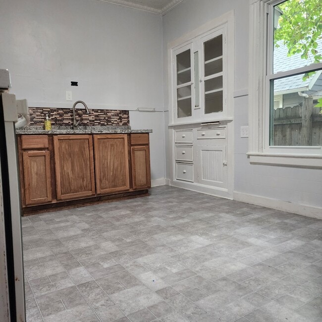 Building Photo - 50 Syke St Unit Back