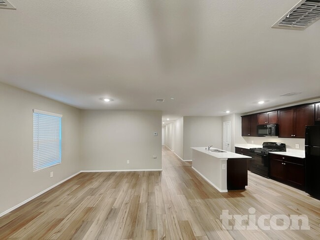 Photo - 1001 Odlozil Ln