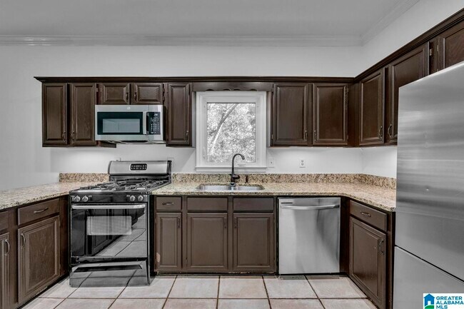 Photo - 25 The Falls Dr