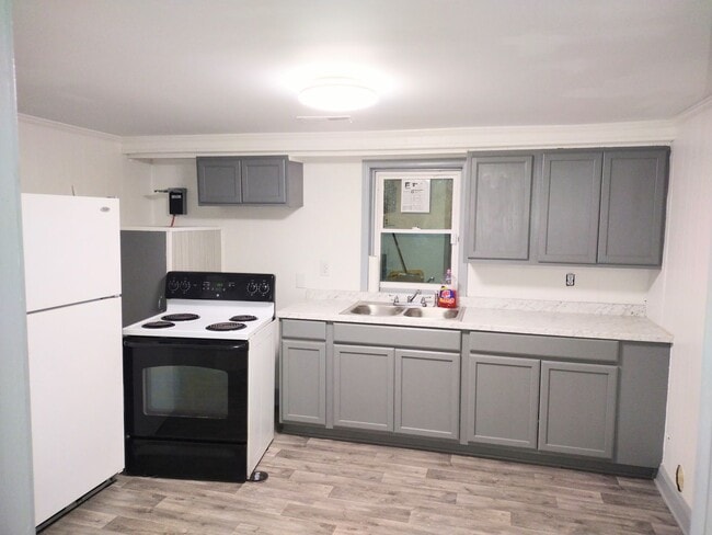 Photo - 103 W Moore St